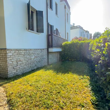 Vila Clodia Prestige By Ca-sa Check Bacucco