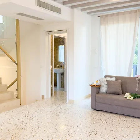 Clodia Prestige By Ca-sa Check Vila